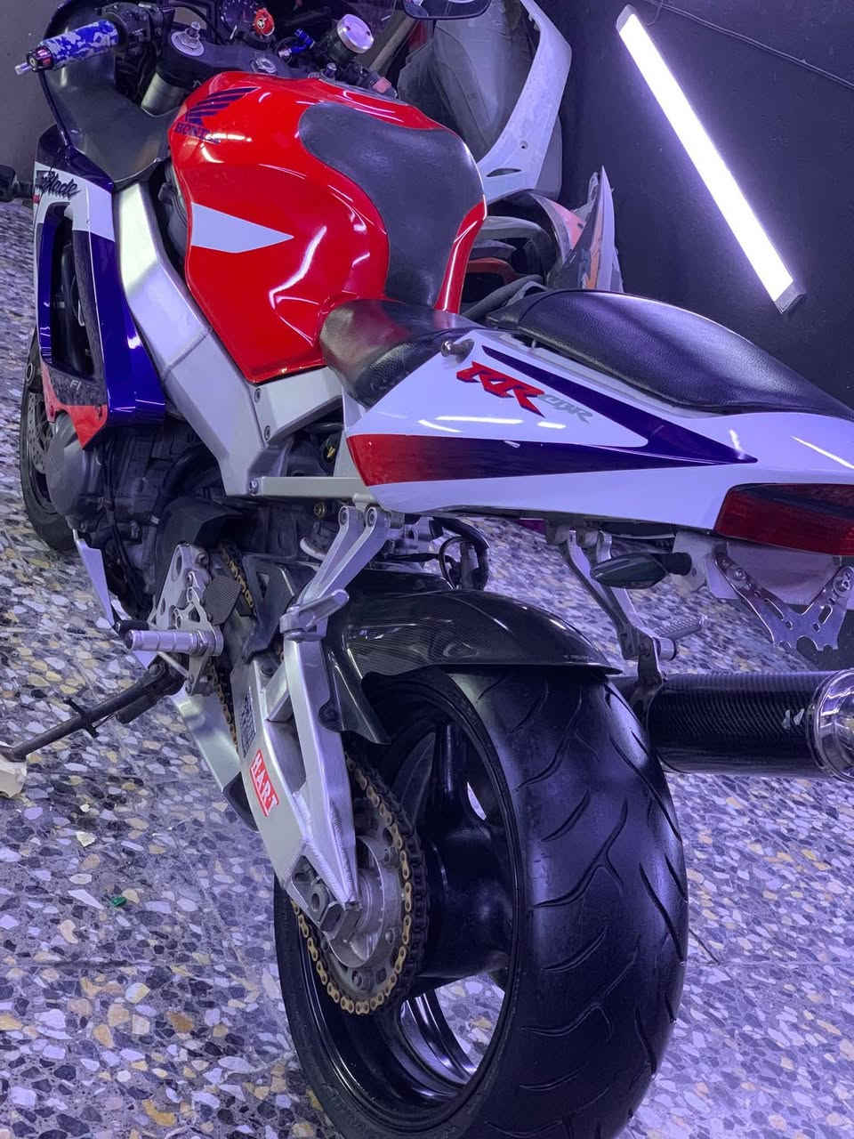 دراجه سيبي ار ماشيه 12 الف كفاله دراجد جديده بل كارتون مكان بغداد شعب ***********
