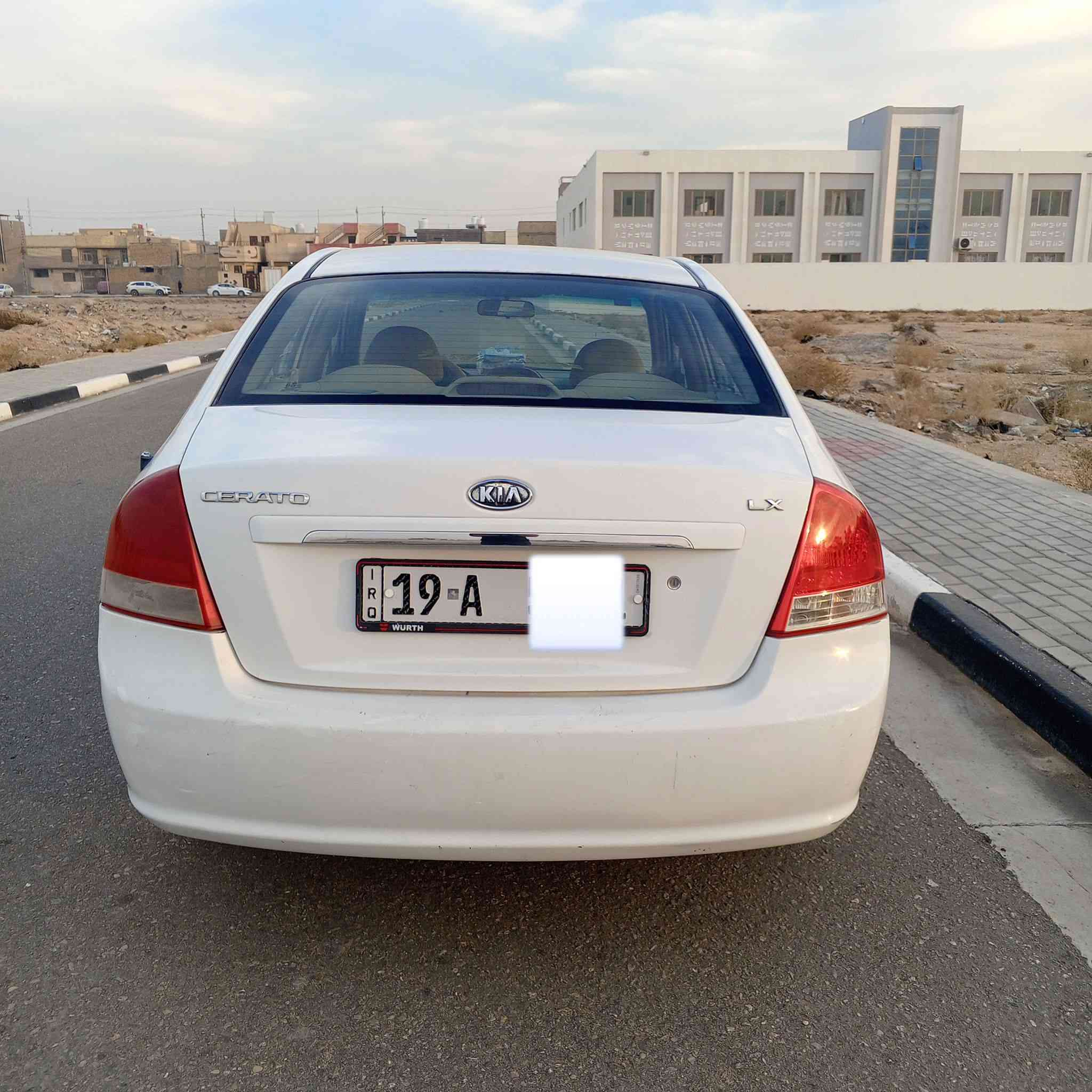 سيراتو 2008خليجي
 مكفوله من الضربه والصبغ وتبديل
رقم كربلاء دولي بسمي سنويه لل 29 
محرك 1600 مكفول تبريد تدفئه شغلات
سعرها 95 مكاني كربلاء 
الاتصال ***********
