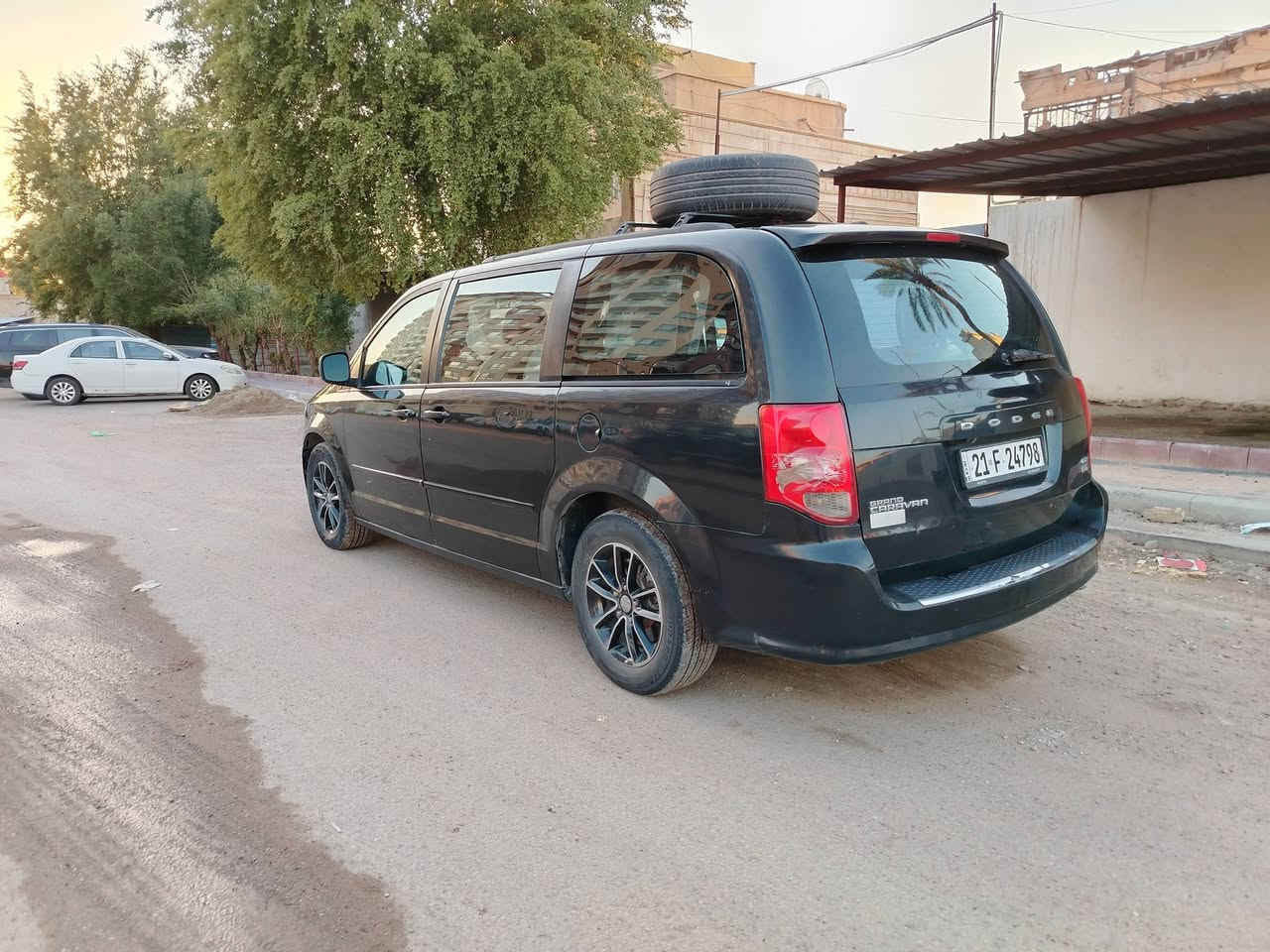 السلام عليكم عندي دوج كرفان  2017GT للبيع وارد كندي رقم سليمانية بسمي تحويل ثاني يوم سنوية ٢٨
المواصفات فول للأخير ماعدا الفتحة
بصمة 
داخلية جلد
تدفئة كشنات امامي وخلفي
تدفئة ستيرن
كشنات كهرباء
بيبان كهرباء +صندوك
تشغيل عن بعد
تحكم ستيرن
شاشة وصطية
التبريد كونترول ثلاث قطع
شاشة + كامرة
كير ممفتوح
المحرك بس واشر قبق ولفات مبدل بطل بي فقط
السيارة بيها طخة بل باب ورة السائق بل زاوية معجون قليل +صبغ مبين بل سونار
حادث السيارة جاملغ +بنيد مبدل ابلاد وبيها تعديل بل لغد الايسر
الباقي كفالة سعرها ١٧٣ وبيها مجال للشراي مكانها بغداد
رقم الهاتف ***********
