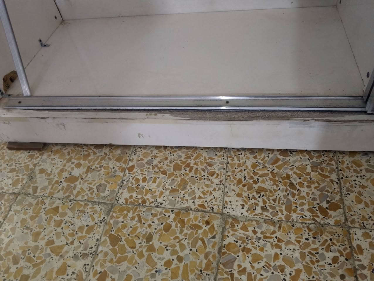 غرفه البيع مكان بغداد الشعب سعر200وبي مجال وبيها ضرر بصيط ‏‪***********‬‏
