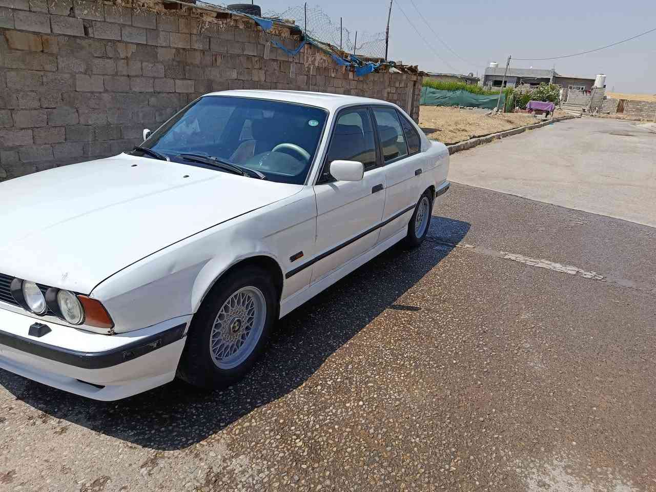 السلام عليكم ورحمه الله وبركاته
للبيع BMW موديل 1989 مكينه 520 كبس كير عادي 
السياره غاز و بانزين منضومه غاز ايطالي كامل 
كير مكينه تبريد كصه تحويل غرامه اب شرط
السياره صبغ حزام بدون حادث 
رقم اربيل 
للتفاصيل أكثر ***********
السعر 48 و بيه مجال
