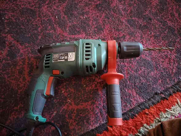 سلام عليكم كاويه
 ودريل ياباني اصلي للبيع 
خاص او اتصل ***********
