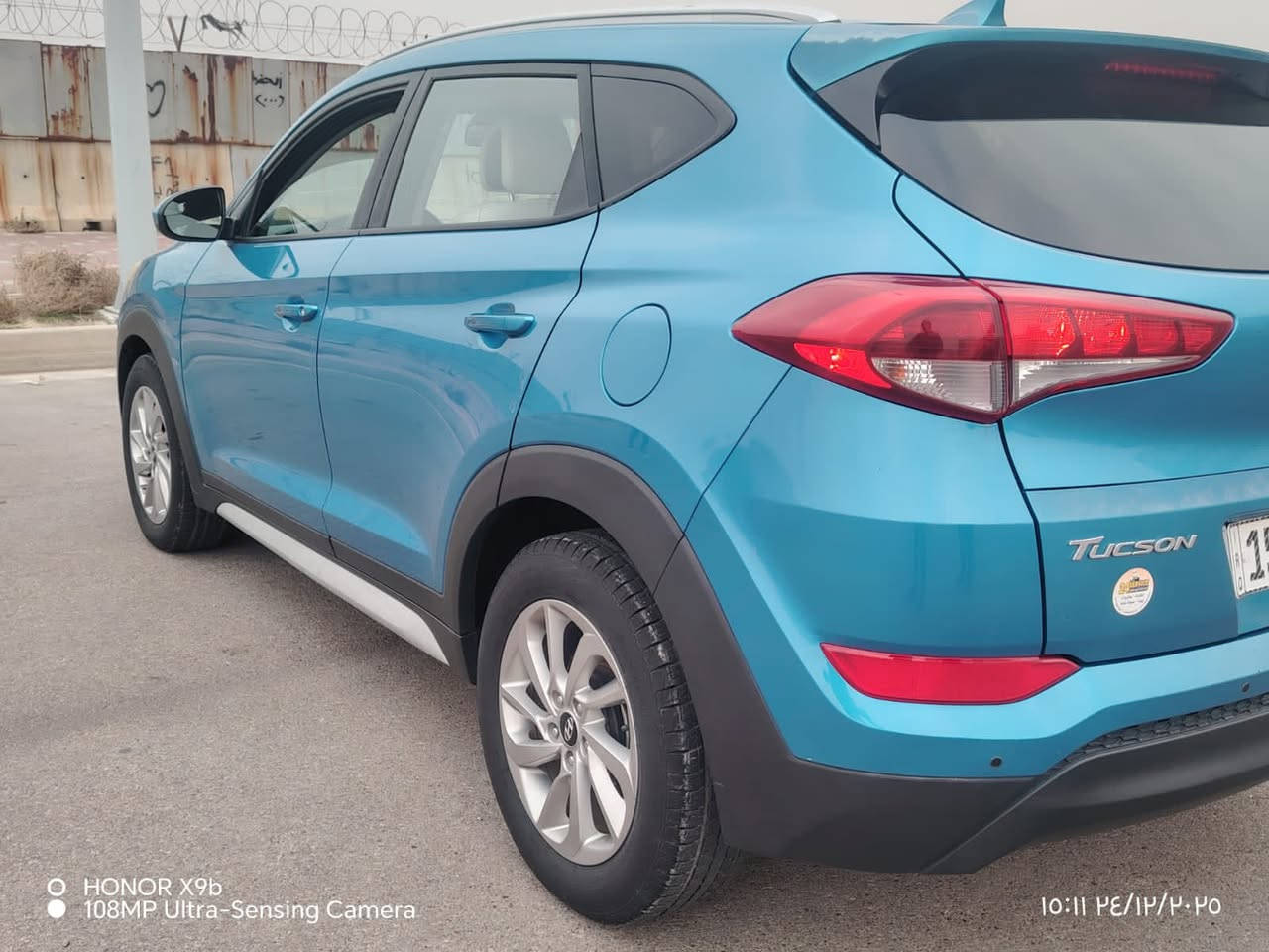 السلام عليكم ورحمة الله وبركاته توسان وارد أمريكي رقم انكليزي  انبار مشروع وطني ٢٠١٨ هزة ورقم جديد داخلة كلين  وبالعراق بيهه بنيد  مبدل  أثر طخة  وبيها طخة الجاملغ الأيمن موضح بالصور مكينة كير صدر كلة جديد تحكم سترين 
كامرة دوارة
كشنات تدفئة
شاشة كبيرة
كشن كهرباء
السيارة جاهزة وتراها يخبل السعر المطلوب ١٤٨ ورقة
مكان السيارة بغداد مجمع بسماية السيارة بأسم صاحب رقم الموبايل *********** َوبيها مجال وتدللون
