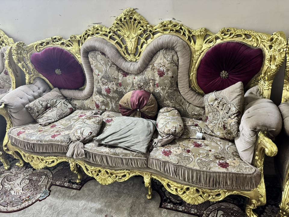 تخم  مصري 10 مقاعد لونه ذهبي بيجي مطعم بماروني استخدم قليل سعر مليون و 100 وبي مجال 
تواصل وتساب ***********
