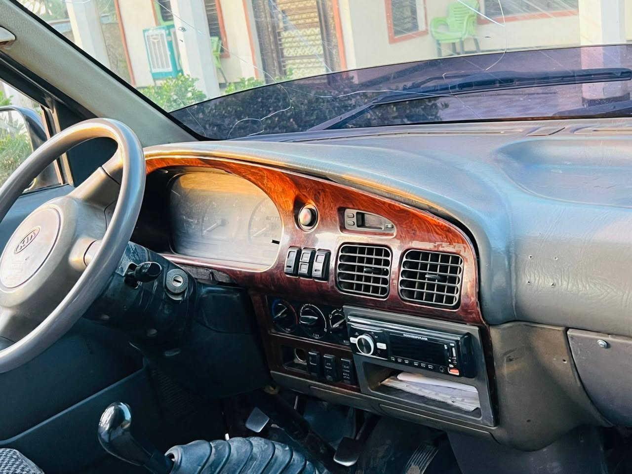 السلام عليكم بريجو موديل 99 سياحي محرك وكير واكسل جدد رقم بغداد انكليزي سنوية لل 30
شواصي نضيفة بس اليمنة معمر و3 مكفولات 
صدر امامي خلفي خير من الله كهربائيات شغالة دوشمة نظيفة تخم تاير ويل كب بريجو جديد باتري جديد سيارة جاهزة السعر 67 وبيها مجال                     مكاني بغداد ابو غريب ‭0790 319 9423‬ // ‭0750 031 4608
