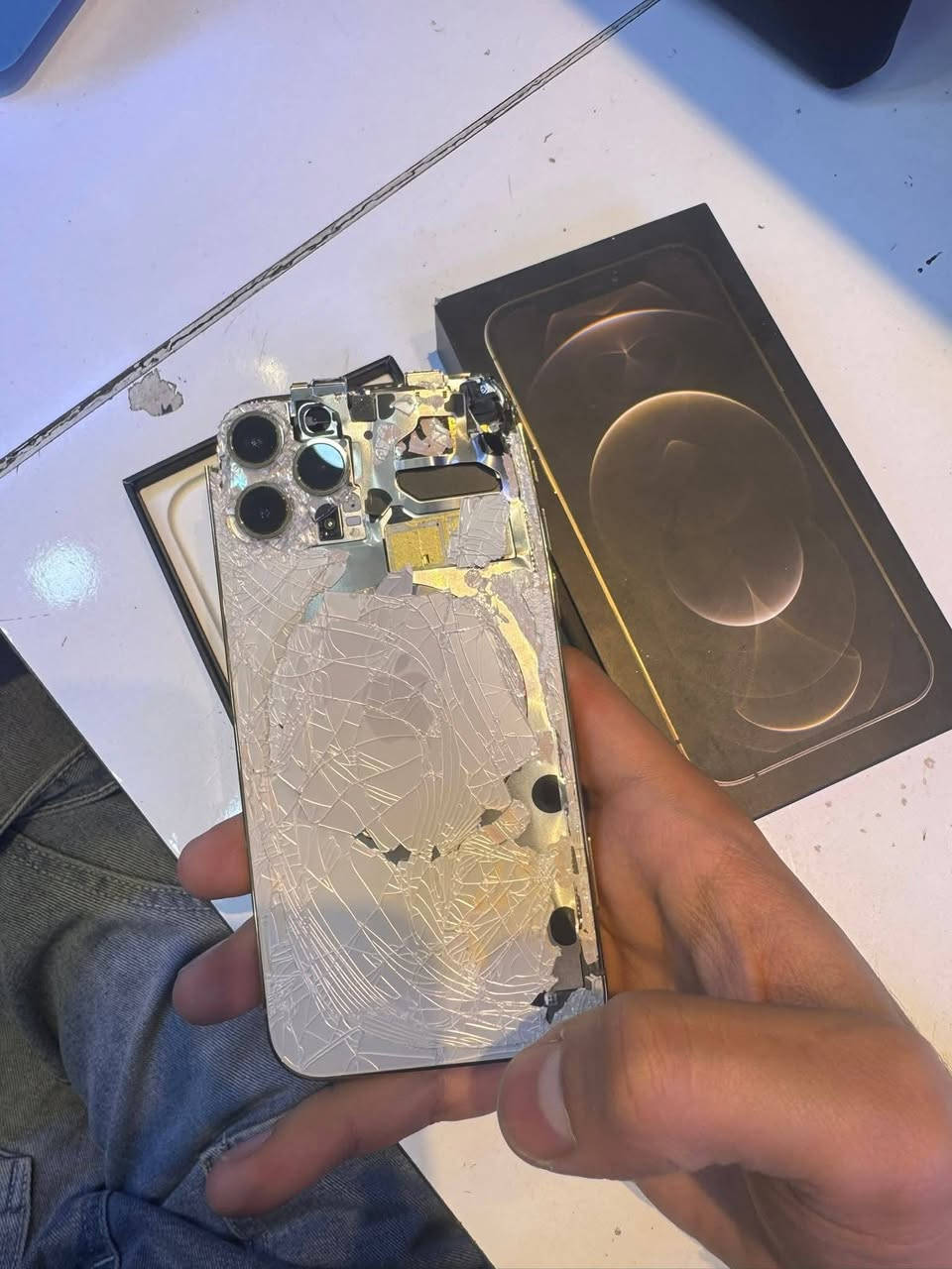 سلام عليكم 12pro ابيع ع هل حطه بس ايكلود اكفلك شاشه وشاصي يحتاج ذاكزه٢٥٦ بطاريه ٨٨ عربي ماستر مكاني بغداد سعره ١٥٠وبي حك جيه فقط  ***********
