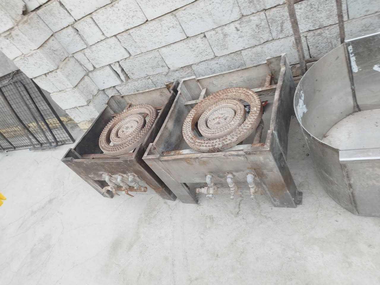 طباخات عدد ٢ سلستيل مو حديد ضد الزنجار مال شركه***********

