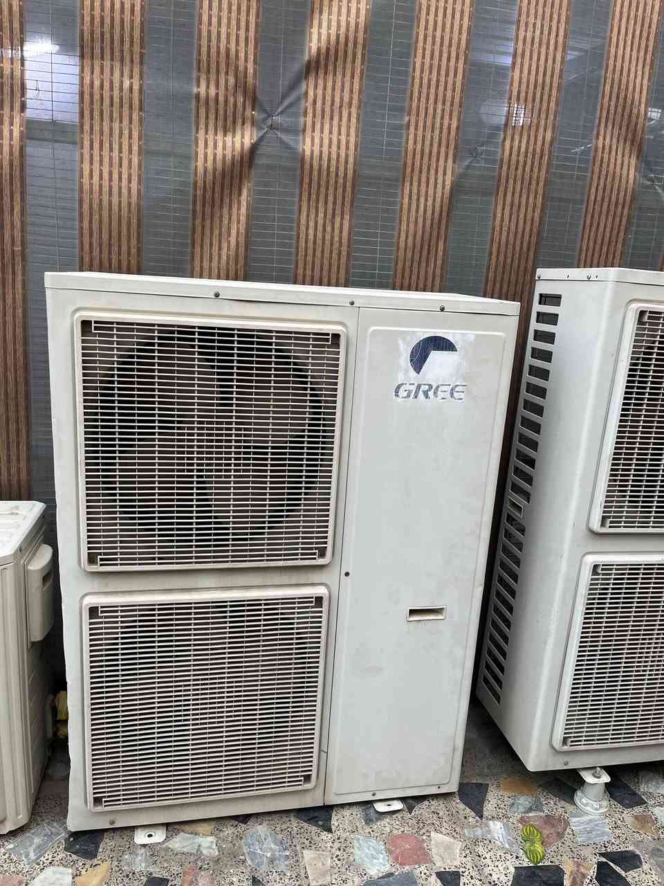 السلام  عليكم سبالت إثنين نضافه 90بل100 شرط الفحص الى واحد 5طن مال البيت سعر واحد مليون او انص  بهين مجال. البصر حي المهندسين.   ***********
