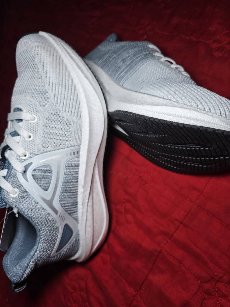 حذاء رياضي شبابي رجالي متوفر باكثر من لون وجميع القياسات 
للتواصل ***********
