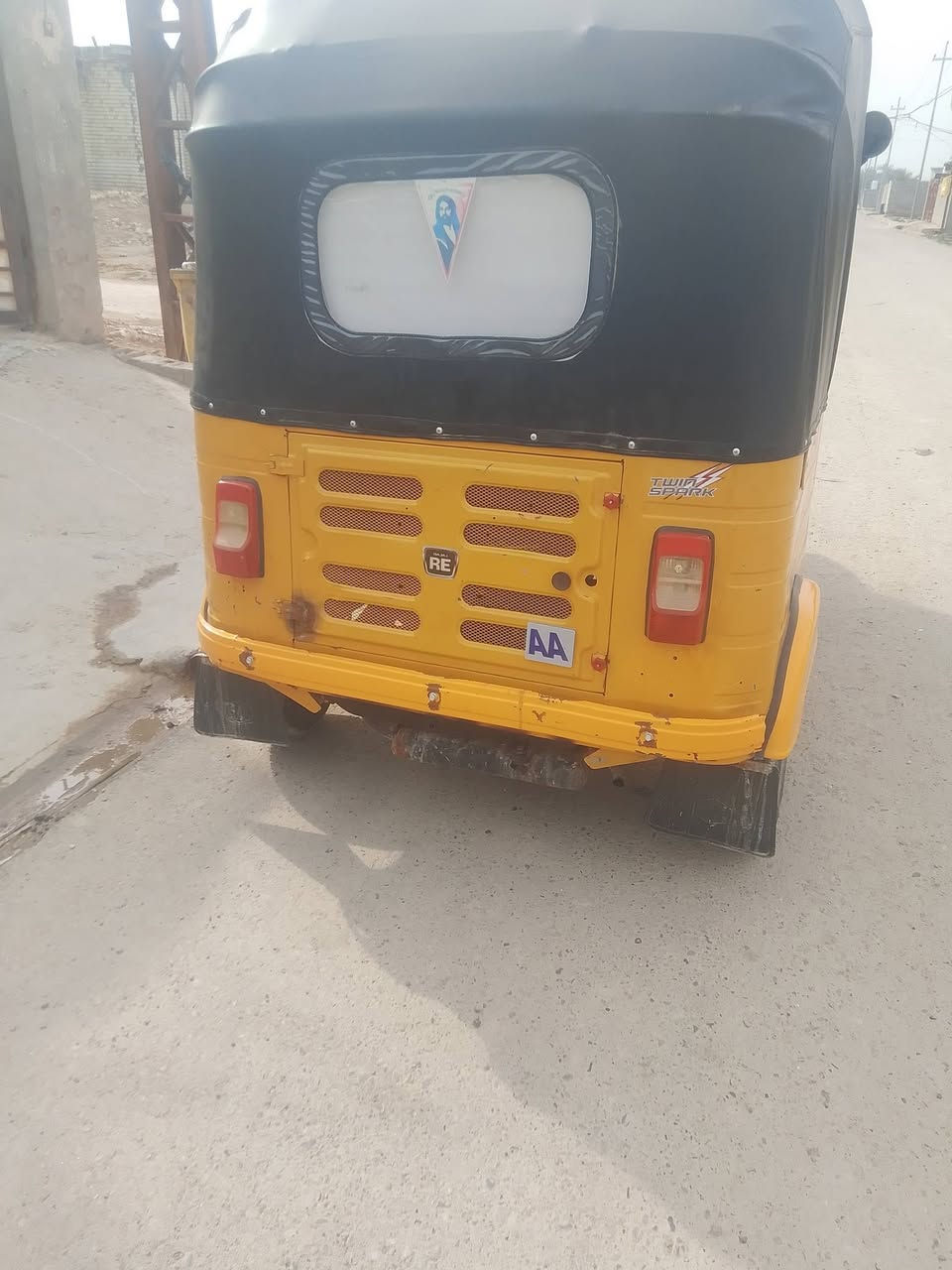 تكتك صفره للبيع موديل 20 نضيفه رقم وسنوي نكلزي ***********
