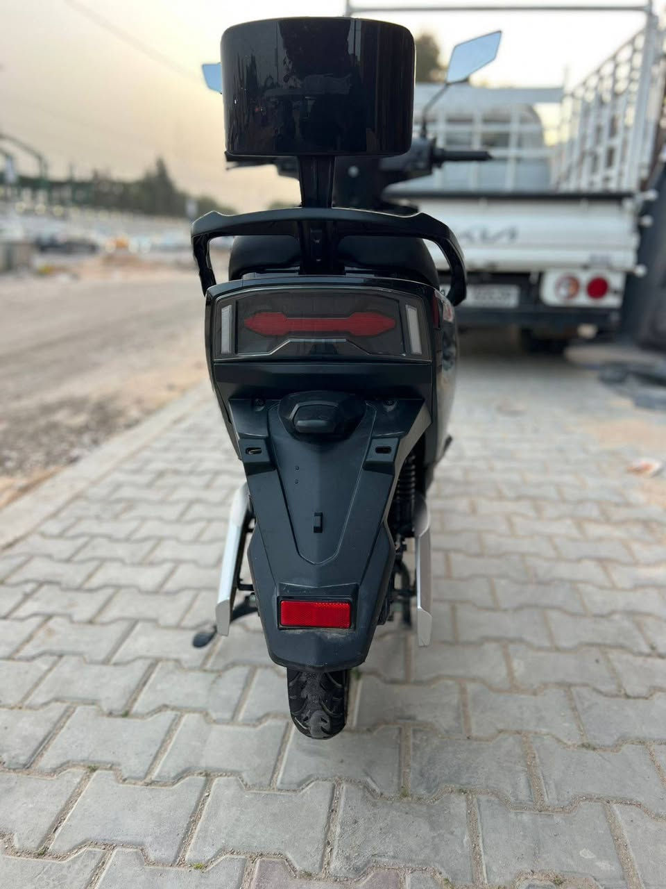 سلام عليكم شباب دراجه شحن البيع  سكنس استخدام 25 يوم فقط الله شاهد  كلها كامله مكمله كل تقص وعيب مابيها امانت الله  تجي مواصفات عالميه
دراجه وصلها مال المعرض موجود 

الموديل2026 
النو ع سكنس الملكيه 
البطاريات 6 دبل
التحويلا ت1.2.3
السرعه 65 حقيقي يعني 
تشغيل عن بعد 
جهاز انذار السرقه 
قفل ستيرن +قفل بصمه 
لونها كلش مميز 
كشن سياحي  VIb
نضام ABS
نضام USB
نضام R رجوع الخلف
طارات جبلي 
بريكات دسكات دهن 
أطارت جوبلس 
لدات اماميه وخلفيه 
اسطابً لايت 
شاحنه ذات شحن سريع ويقاف ذاتي 
اشاير رباعيه 

اي استفسار اتصال 

***********

مكاني بغداد
