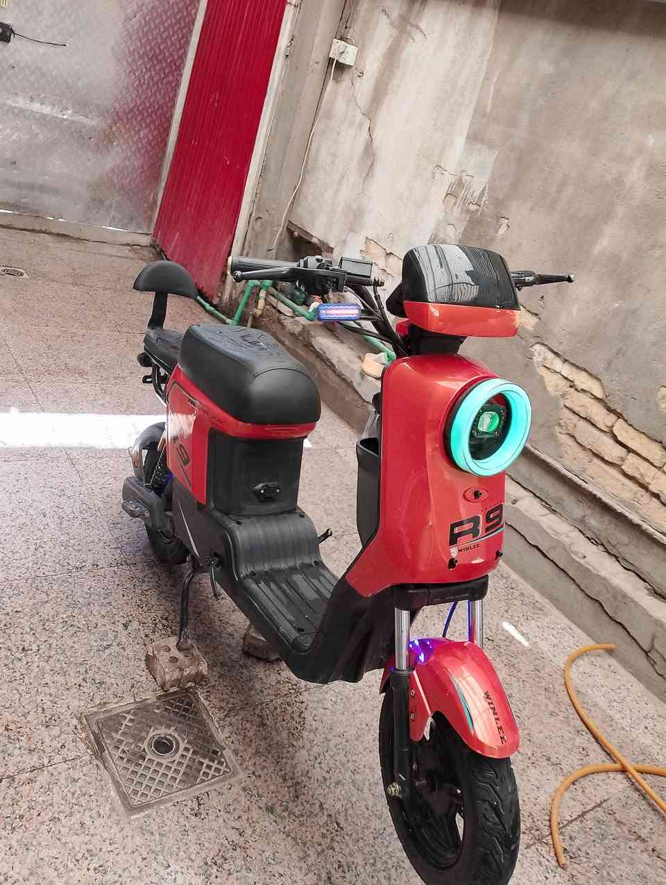 ار9 موديل2026
دراجه غنيه عن التعريف 
السله موجوده بيها شخط جبير مبين بتصوير 
سويت حادث بسيط الدراجه صار تقريباً شهرين من طلعتها من محل يوسف جويه اخذتها بل قصد750 اريد أبيعها 550 *********** واتساب ومتواجد فيس❣️
