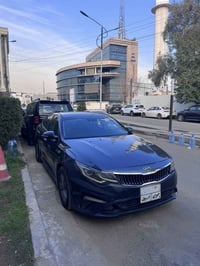 كيا اوبتما موديل ٢٠ وارد أمريكي بيها قطعتين بنيد وجاملغ خلف السايق فئه...