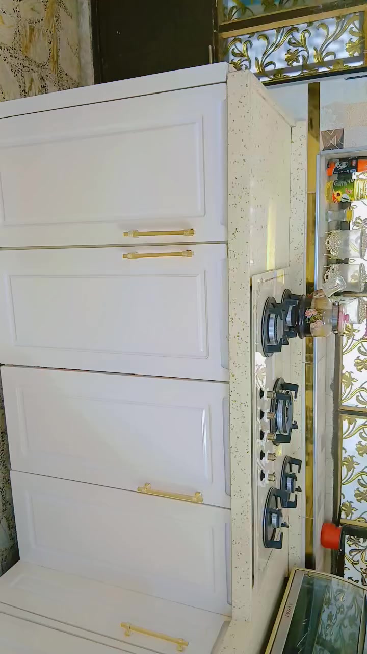 كاونتر استعمال جدا قليل تزكام مسوينه علئ ادينه الخارجي خشب اج دي اف والداخل المنيوم والمرمر مالته الكوارتز الاصلي سويناه مليونين ونص اعرضه بمليونين سبب البيع راح انتقل مكان اصغر المكان المشتل حي المعلمين قرب مرطبات زمزم


**إذا كنت صاحب هذا الإعلان وتريد حذفه لأي سبب، رجاءا أرسل رسالة إلى الدعم الفني**