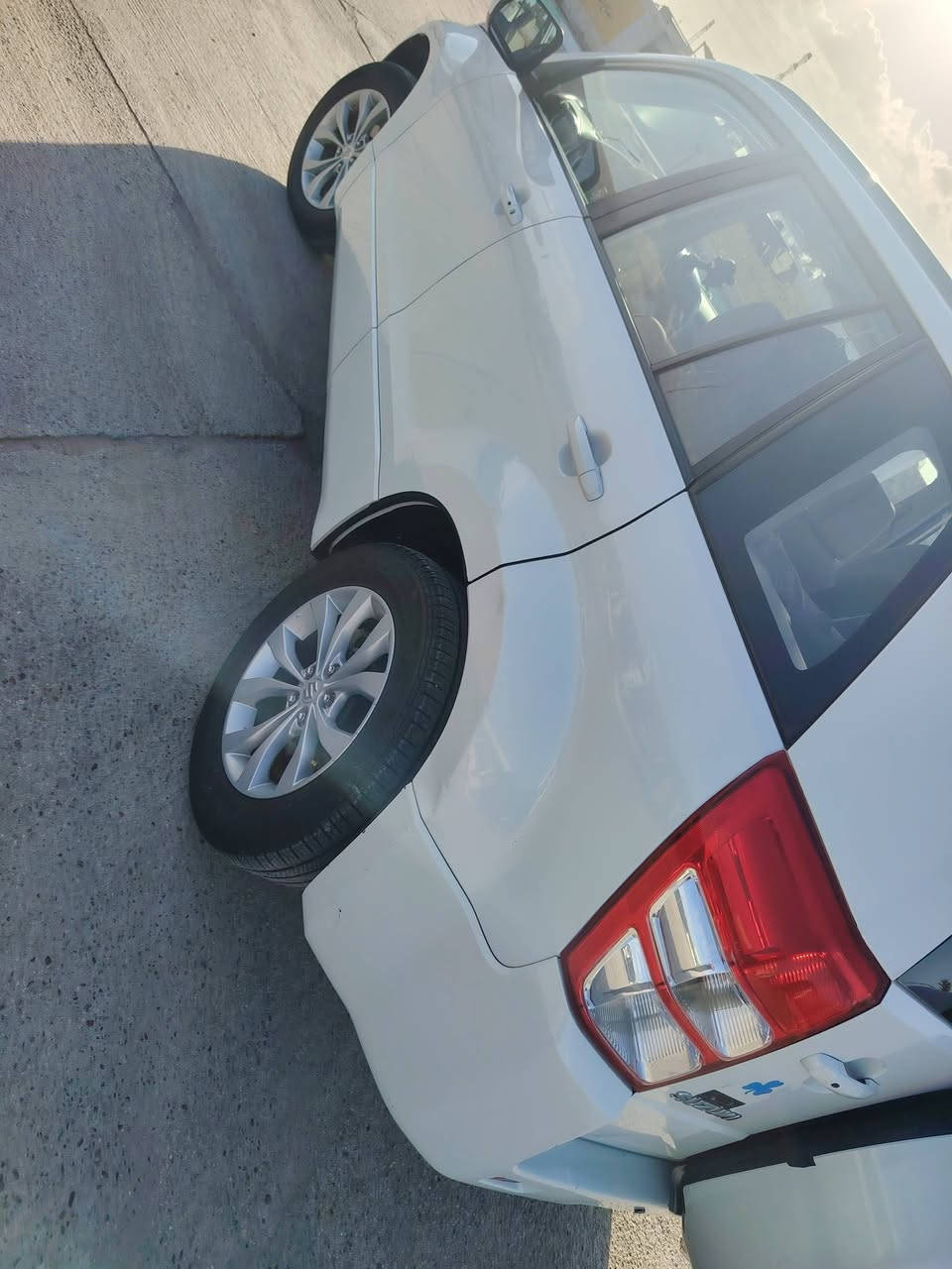 السلام عليكم ورحمة الله وبركاته
ساسوكي فيتاره ياباني موديل  2016 خليجي رقم بغداد حره باسمي شخصيا هزه جديده ورقم دولي
كفاله عامه من من صبغ او تبديل بيه رصعات اثنين بالجاملغ الخلفي واضحات
كير ومكينه بلاد كفاله لا تبخير ولا تنقيص ولا مفتوحات خلاص
سياره ادامه عامه من صدر حداديه
تبريد ثلج
تتفه
تخم تاير جديد باتري جديد منضومه زنون كامله
سياره جديده وما ملعوب بيه خلاص
ماشيه ١٨٤ حقيقي جرص، + اكلوب يشتغل من تعبر ١٢٠
كهربائي كله شغال 
 مكان بابل مشروع المسيب 
السعر 127 وبيها مجال حك الجيه اتصل ***********
