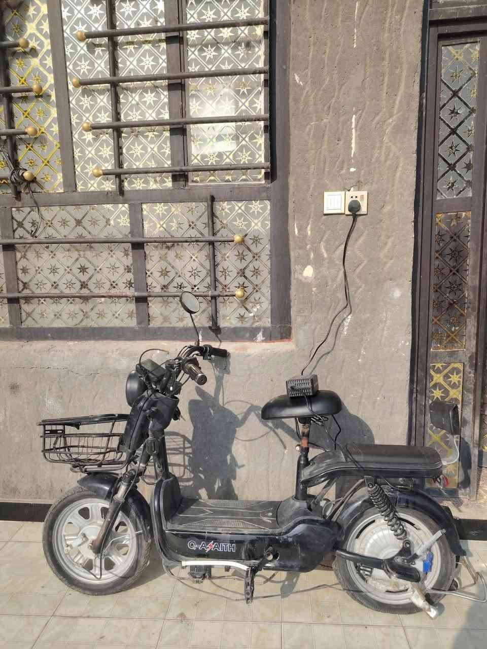 سلام عليكم ورحمة الله وبركاته اخوان دراجه شحن للبيع المكان بابل *********** السعر 200 او بيها مجال للطيبين
