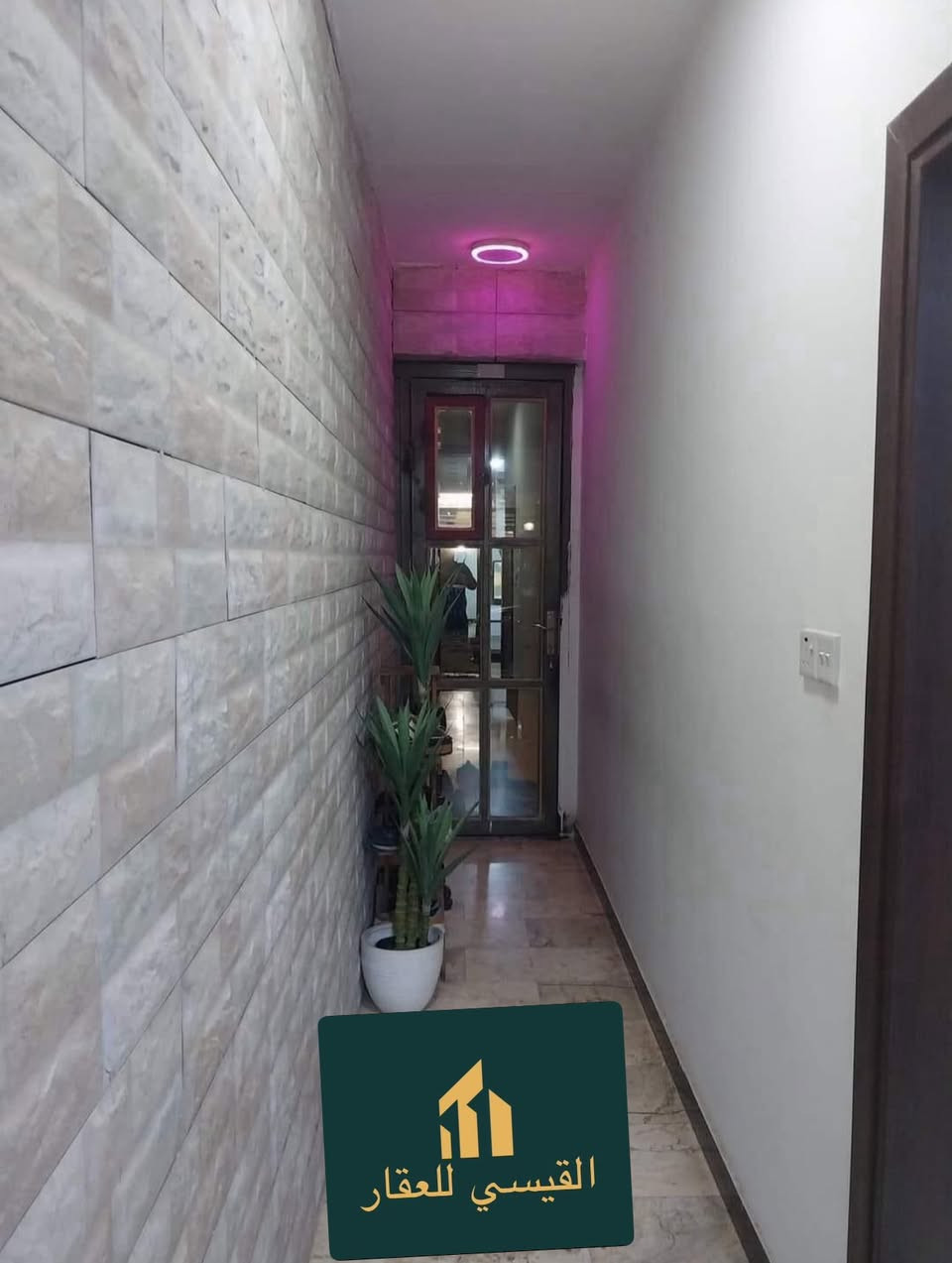 للبيع في السيدية لدي مكتب القيسي للعقار
بيت مساحة 130م²     الواجهة 5.20م      النزال 25م

يتكون من…
#الطابق_الارضي مدخلين غرفة نوم وصالة ومطبخ وخدمات ومنور 
#الطابق_الاول ثلاثة غرف نوم وخدمات
#الطابق_الثاني بيتونه وسطح 

بناء حديث 2021 واجهة مرمر ارضيات مرمر الشبابيك الألمينيوم بيبان تركي

ارخص عقار في السيدية 
( تعامل والسعر مع صاحب العقار مباشر )

للاستفسار اكثر اتصل على الارقام او مراسلة الصحفة 

***********

***********  

👇🏼👇🏼👇🏼👇🏼
                        مكتب القيسي للعقار 
السيدية ⬅️ شارع المركز مقابل التفاح الاخضر 

🔴 نكفيك عناء البحث ✔️ لتمتلك عقارك

عندك بيت 🏠 وحاير شلون تبيعه نحن نجيبلك المشتري وبسعر الذي يناسبك

عندك بناء 🏗️ وما عندك وقت تبني نحن نبني لك بأسعار تنافسيه وبكوادر هندسيه مع توثيق مراحل العمل بالتصوير حتى تكون مطمئن
