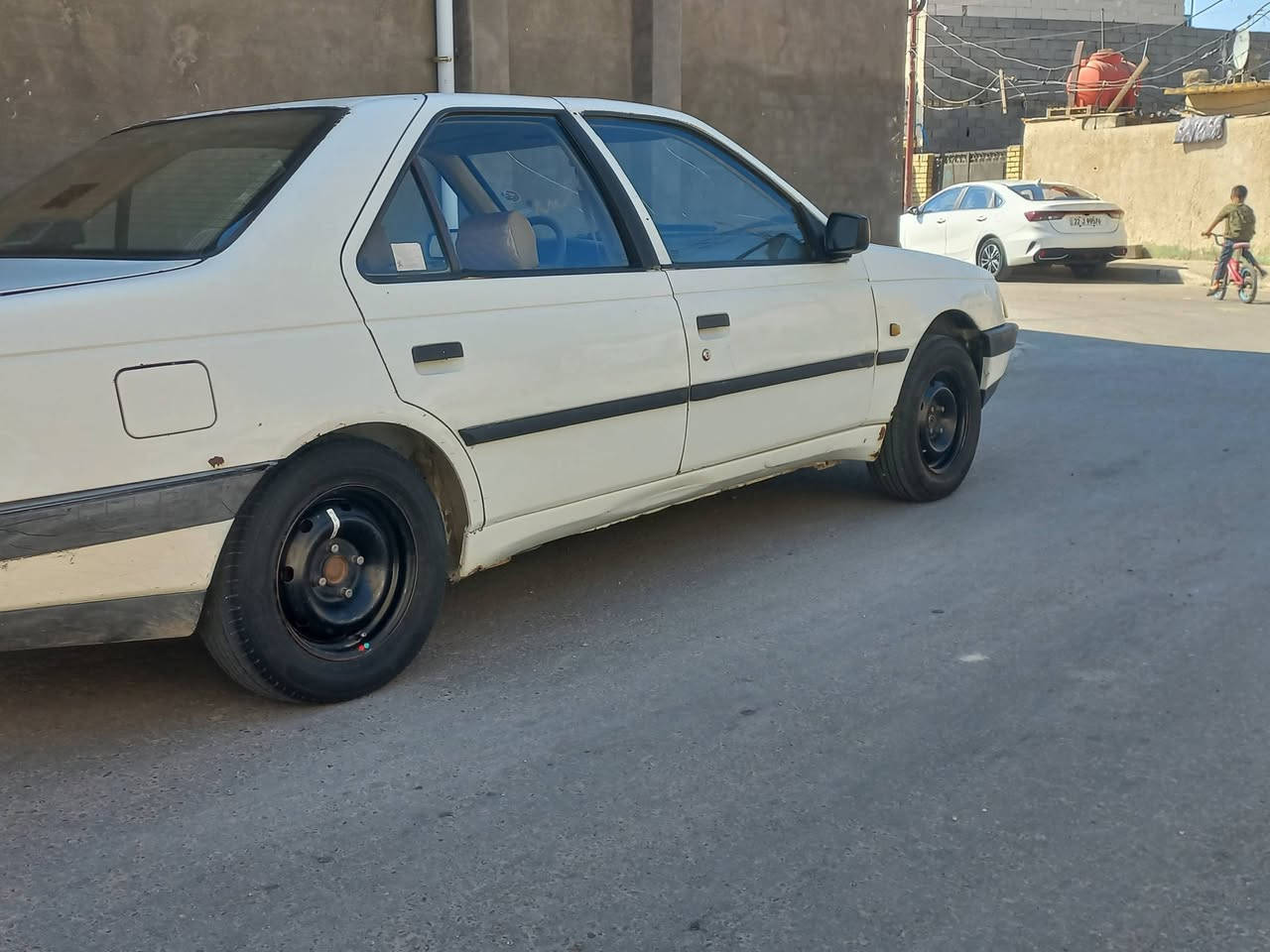 بيجو ٤٠٥ مكفوله من الصبغ والتبديل ابلاديه وجاهزه تبريد شغال تخم تاير جديد السعر ٢٧ قفل تحويل ثاني يوم مكاني بغداد الشعب ***********
