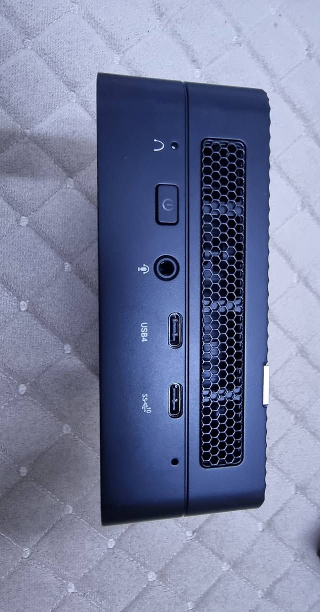 مني بي سي MINI PC العاب وبرامج هندسيه....
للبيع مني بي سي مخصص للبرامج المتعدده
 والالعاب بمعالج عملاق جديد غير مستعمل ......
((بدون رام فقط جيب رام وشغلها هارد بيها ........ 
سعة الهارد 256))
المواصفات// 
☢️معالج AMD Ryzen™ 7 7735HS 
☣️وبطاقة رسومات Radeon™ 680M
⛔️قناة DDR5 مزدوجة - 4800 ميجاهرتز
🚫محرك أقراص الحالة الصلبة M.2 2280 PCIe4.0 
(حتى 2 تيرابايت)
♾️فتحة قرص صلب SATA مقاس 2.5 بوصة
⭕️ويندوز 11 وواي فاي 6 وبلوتوث 5.2
       ((((((((( السعر 350 الف ))))))))
بغداد /مدينة الصدر/***********
