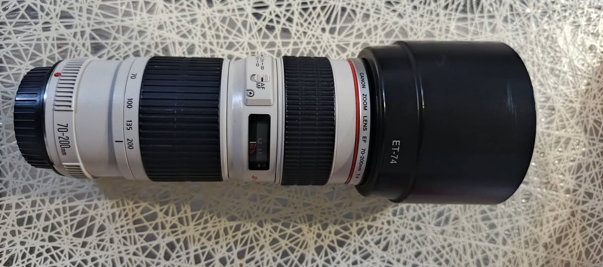 عدسة كانون 70-200 F4
عدسة كانون فول فريم ٧٠-٢٠٠ سبعين ميتين للبيع فتحة اربعة 
الموقع النجف الأشرف
السعر ٦٥٠ و بيها مجال بسيط 
نضيفة و خالية من اي مشاكل

للتواصل واتساب
***********
