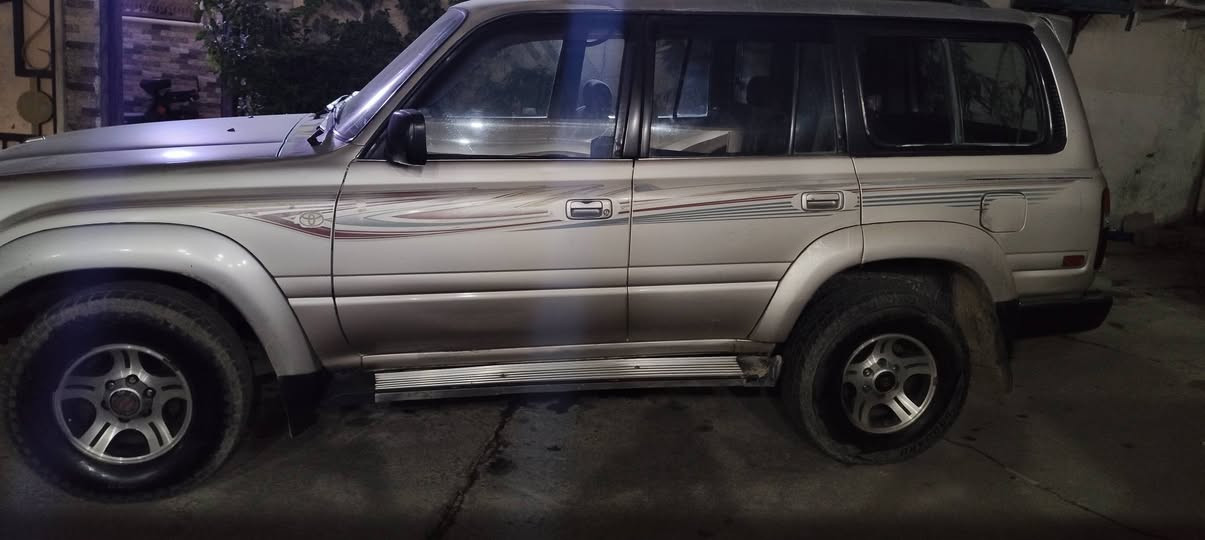 لاند كروز موديل 1992
السياره وضع شركه قطره صبغ مابيها وايرمينه كلها شغاله اخوان السياره كدامك نضيفه من الخارج ول داخل 
السعر 85 وبيها مجال بسيط 
رقم ***********
