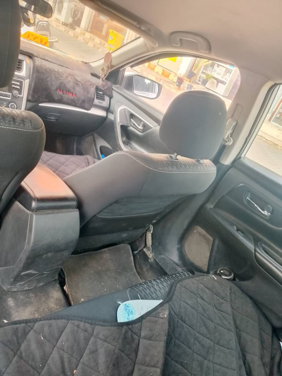 نيسان التيما موديل 16 صور الحادث مرفق السونار مكانها قضاء بلد السعر 115 وبيها مجال قليل كير مع المحرك كفاله مكلف بل النشر هاذا رقم صاحبها ***********
