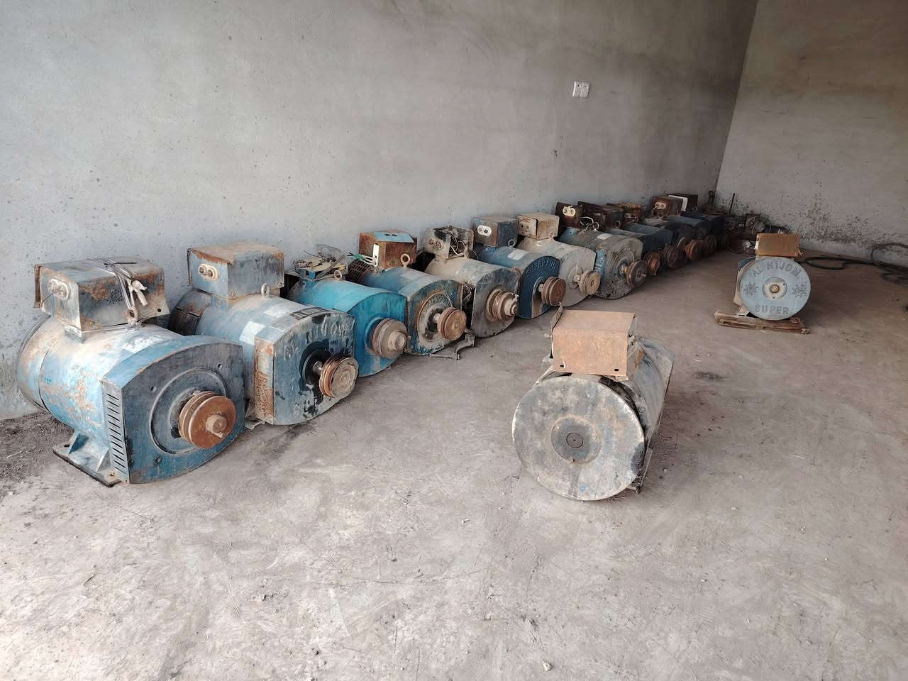 سلام عليكم ورحمة الله وبركاته للبيع شلع ٢٣قطعه شغال بلادي ابيع شلع سعر الواحد ١٥٥ الف عنوان كركوك حويجه الاتصال على الرقم ***********
