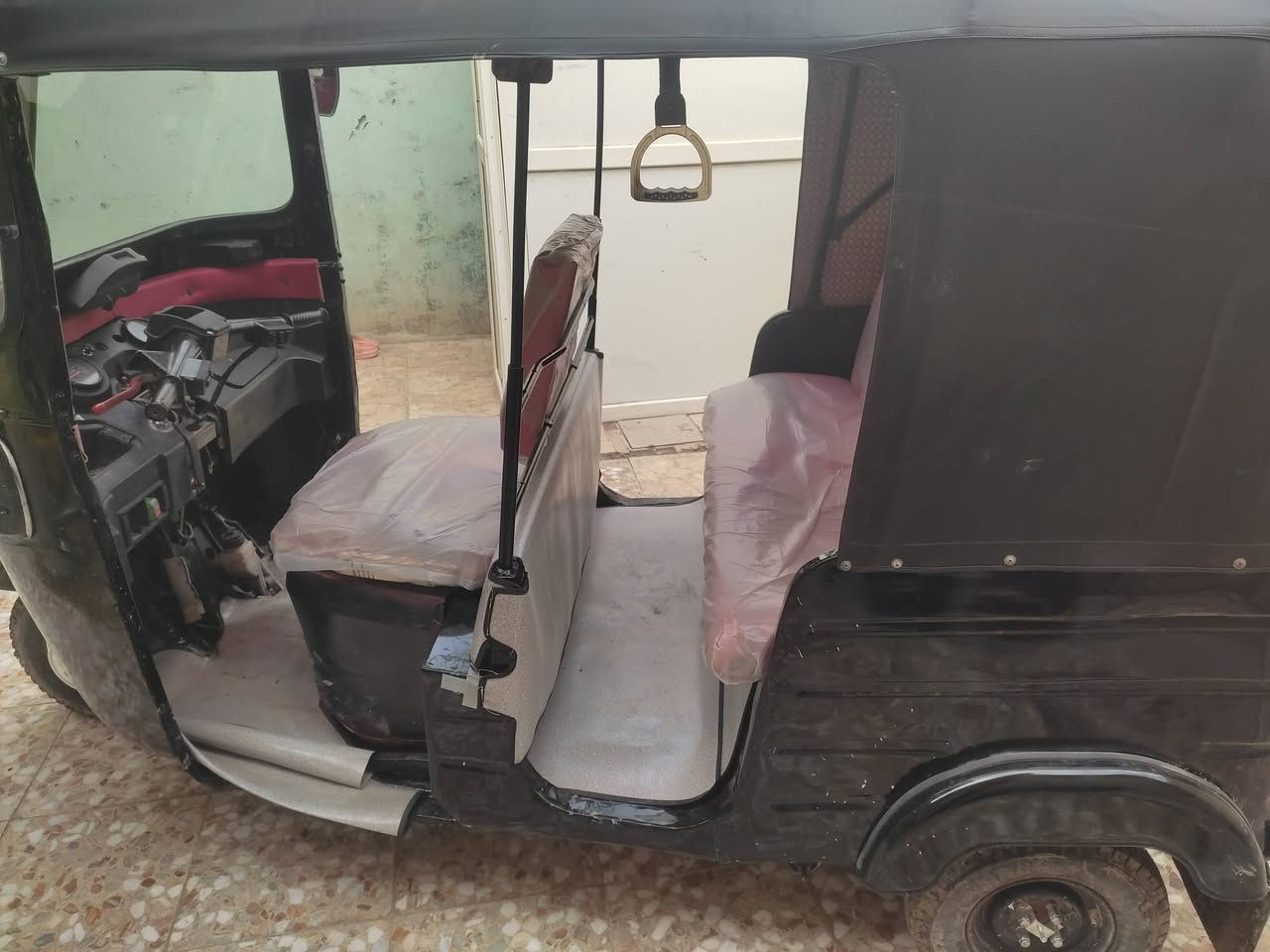 تكتك موديل 16 أوراق أصولي مكفوله لحد الترقيم نضافه 100%100 السعر 3.250 مكاني حله أبي غرق 
***********
