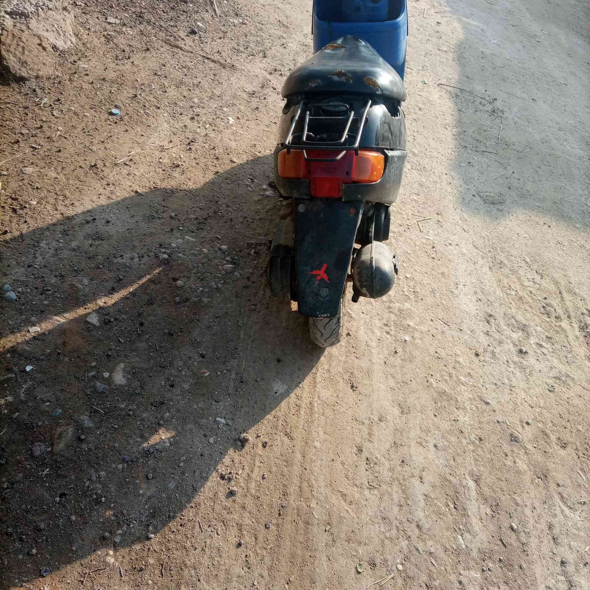 لبيع دراجه بطه نكره سعر 250مكان مفرق سده رقم الهاتف ***********
