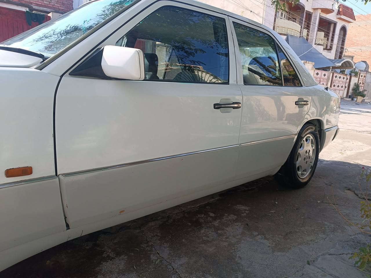 مرسيدس دب موديل 1991محرك 2ونص VVT سياره بدون صبغ عدا نصف جاملغ خلفي صبغ فقط رقم  أربيل مكان كلار ***********
