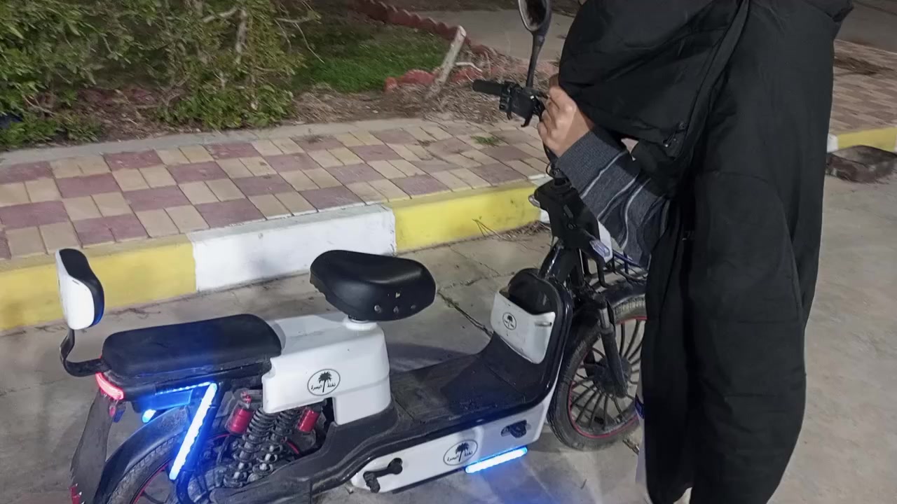 سلام عليكم موطور شحن نضيف  للبيع 220وبيه مجال مكان الرمادي ***********
مثل ماواضح بالفديو
