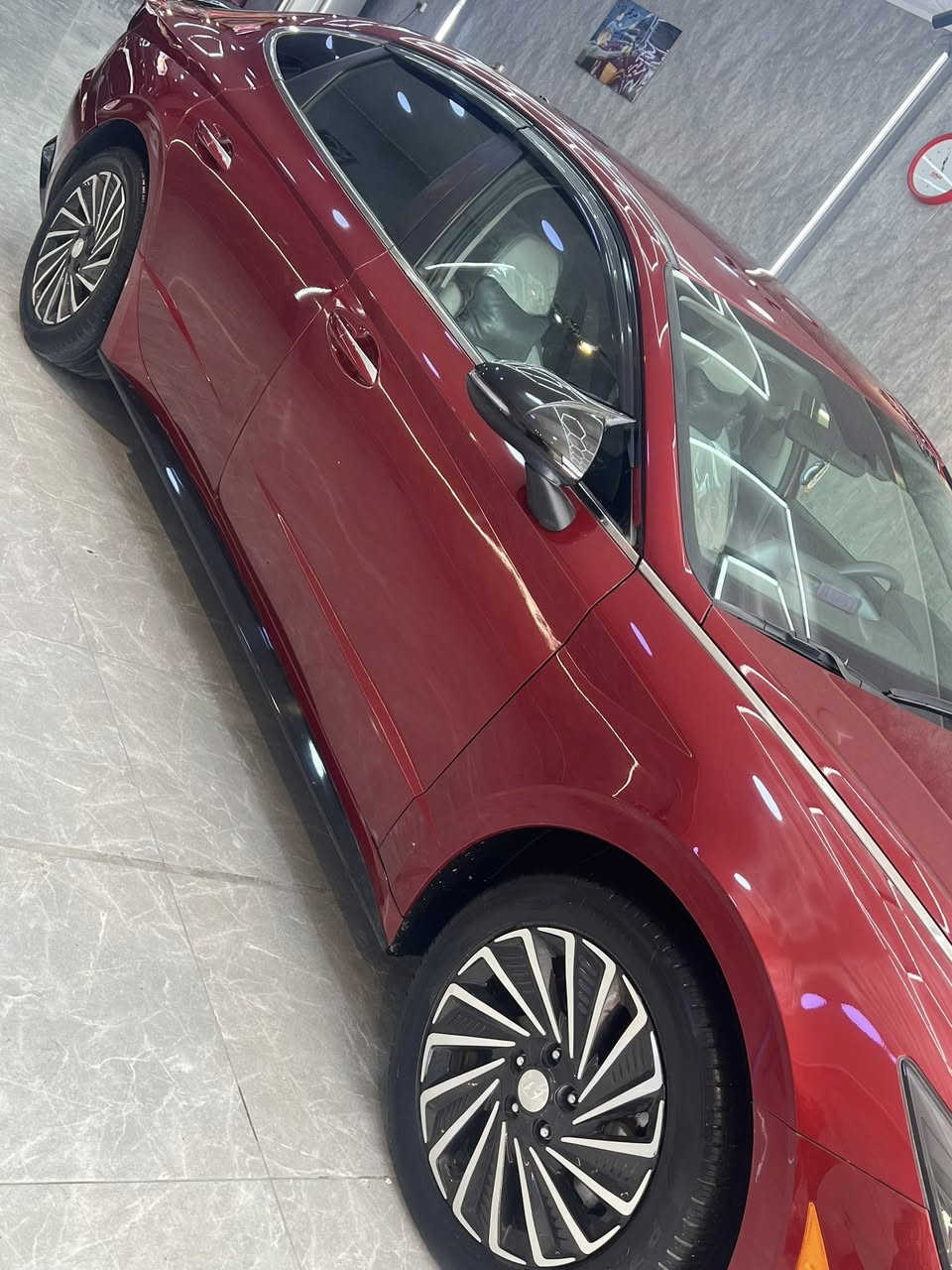 السلام عليكم سوناتا موديل 2023 محرك  2000المرغوب كير 8 نمر دبل كلج DCT ماشيه 26مايل حقيقي مكينه كير شرط الفحص وكاله مكفولات من كلشي حادث السياره مرفق بلمنشور فقط باب الصدر جهه الايمن مستبدل بدون ايرباك ضرر كلش بسيط سياره ليبل واحد تكحيل كارت بطرف جاملغ الخلفي رقم نجف الجديد هزه سنويه بعدها ماساقطه سياره ماناقصهه برغي مواصفات السياره
1 بصمه تشغيل وبصمه ابواب وبصمه صندوك
2 صندوك ذكي يفتح عند الاقتراب
3 رادار امامي وخلفي وجانبي
4 نقط عميه بلمرايات جانبيه
5 تبريد بيانو مناخي منفصل 
6 هيترات مقاعد اماميه
7 شاشه وكامره خلفيه دواره بلاديه
8 اشارات بلمرايه
9 توقف ذاتي وتبيه خروج عن المسار ونضام مساعده على البقاء في المسار
10 لد امامي لد خلفي
11 لايت 4 عدسات
12 جام مدبل يعني دبل جام عزل فول ماشاءالله 
بعد بيهه مواصفات مكاني نجف *********** سعره 175وبيه مجال
