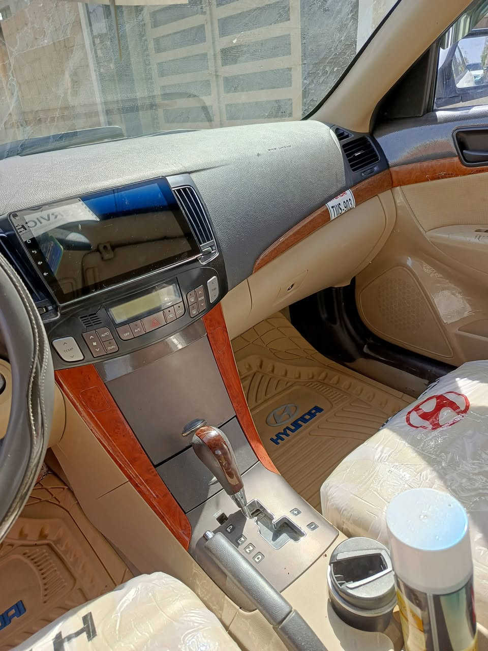 سلام عليكم سوناتا للبيع موديل 2011 خليجي فول مواصفات بسمي سنويه وهزه جديده بيهه صفحه سايق ومصبوغه عام سياره حيل حلوه مال جناي محرك وكير فول محرك 2400 داخل صاج بيجي  ***********
