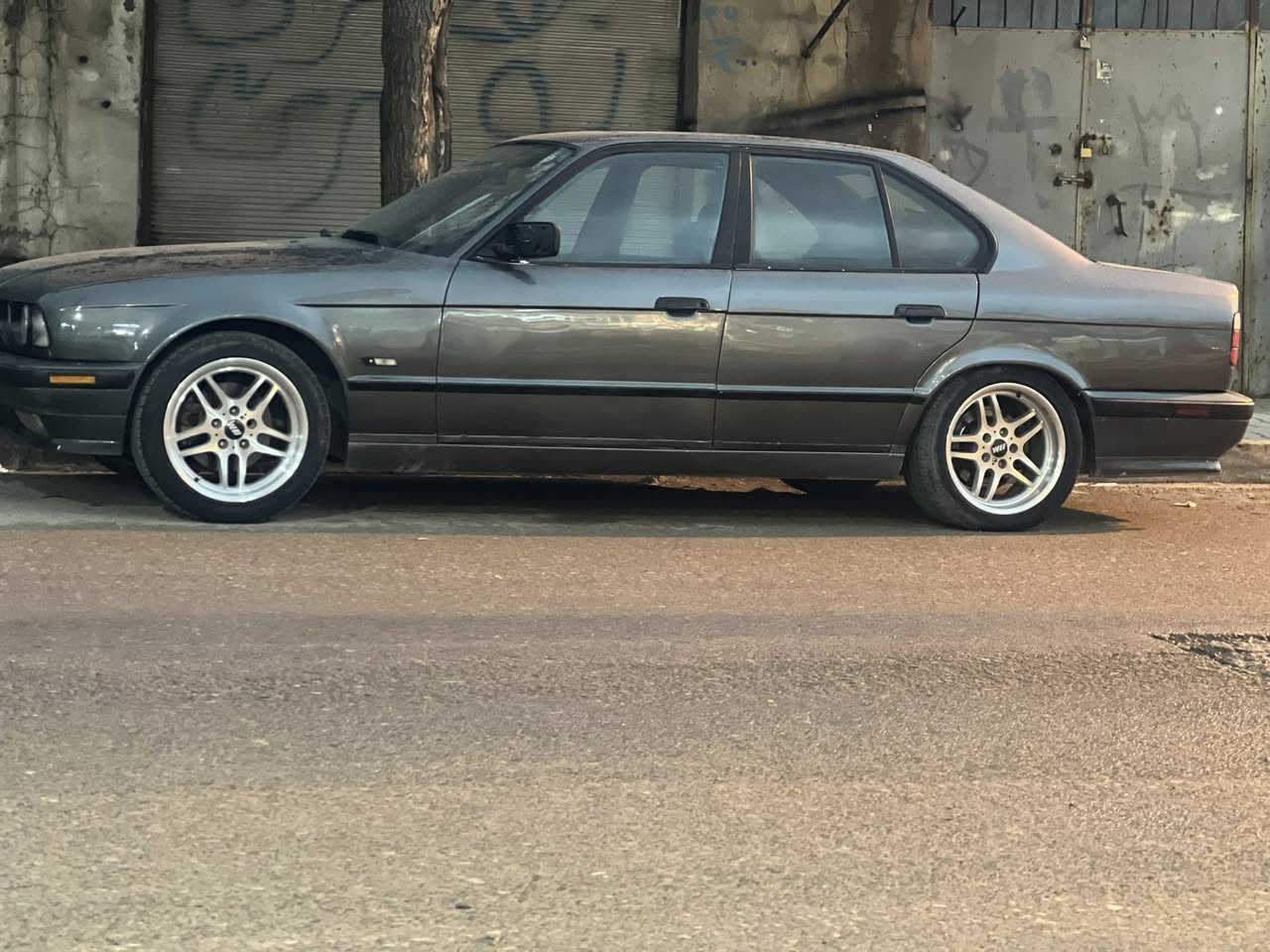 سلاو خوالەهەموو لایەک
بئم ٥٢٥ ئۆتۆماتیک  مۆدیلی ٩٢ تەبرید   لیدراوکی سەکنی هەیە.


**إذا كنت صاحب هذا الإعلان وتريد حذفه لأي سبب، رجاءا أرسل رسالة إلى الدعم الفني**