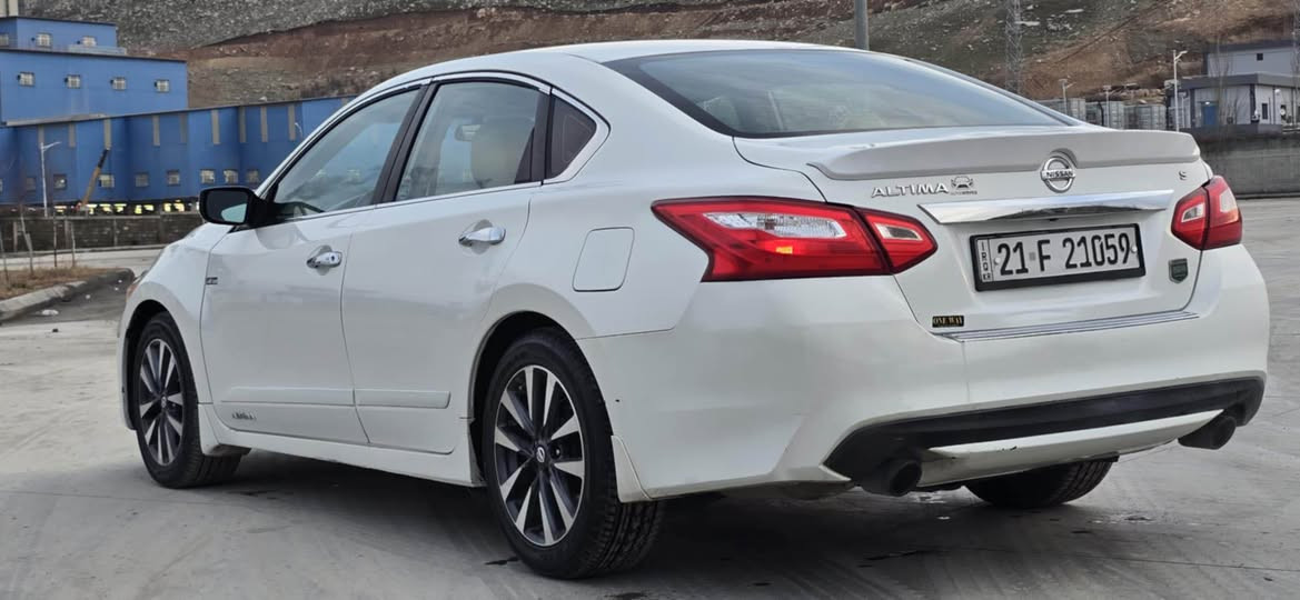 ئاڵتیما 2016
مواسەفات S
بیلاد ناوزەرد
***********
بەسمە 
شغال
کامێرا
گێڕو مەکینە بەشەرت
نەکراوەتەوە
بەڕادی خاریجی گێڕی بۆداندراوە
تازو تاقم پێشی بۆ گۆڕاوە 
بێتەقەو ڕەقە
چوار تایەی تازو
سەنەوی تاکو ٢٠٣٠ تازەیە
تەحویلو غەرامە بەشەرت

دوو پارچە بۆیاخە 
دوو پارچەی گۆڕاوە بە بیلاد
1N4AL3AP1GN347400
شوێن بازیان
نرخی ١٢٠ گەڵا مەعامەلە 
***********
تکایە بۆ هەموو پرسیارێک پەیوەندی بکە السليمانية, العراق
