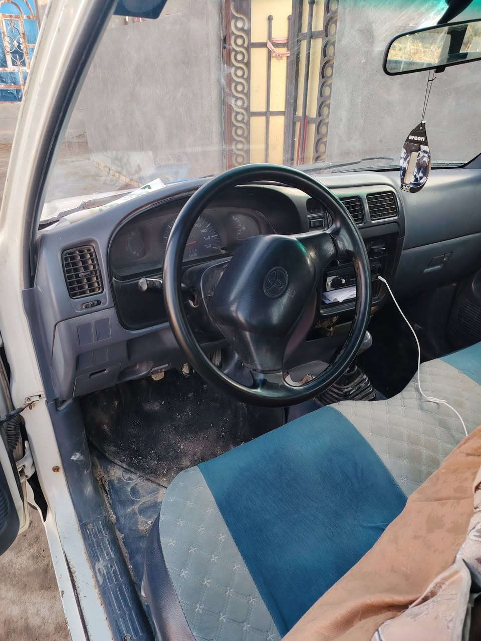 سياره موديل 2000 مكينه گير حداديه شاصي مكفولات السياره بيه فقط باردات ثنين بصيطات  رقم واصط توني مرقم دولي السياره بسمي الشراي يلتصل ويدلل ***********
