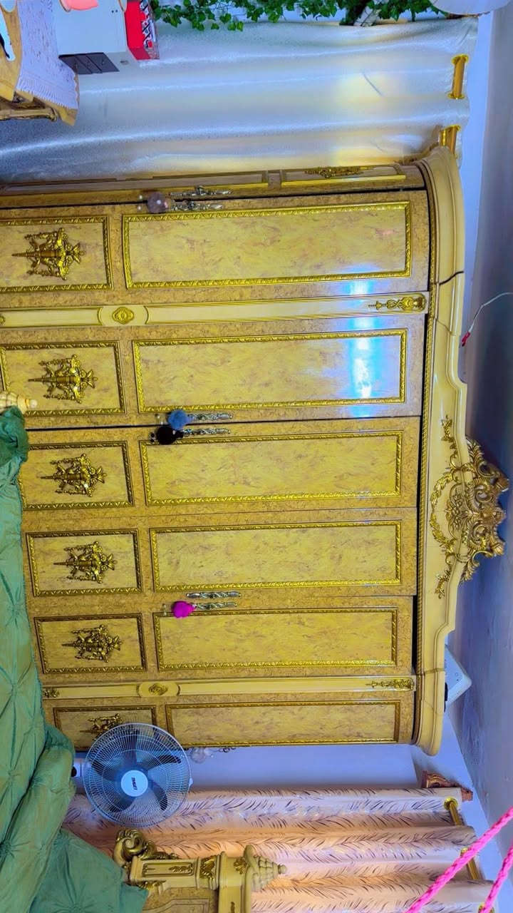 غرفه نوم مصري للبيع تكمك 
بسعر مناسب 
العنوان مدينة الصدر 
الرقم ***********
