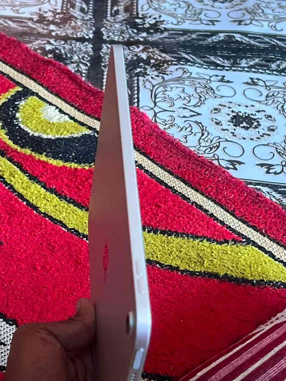 السلام عليكم ايباد 11 a16 بطاريه 91 كامل ملحقات مكفول من كل شيء الجهاز تاخذه من باب البيت اي شيء يطلع بي يرجعن فلوسك سعره 450 عنواني البصره الزبير ***********
