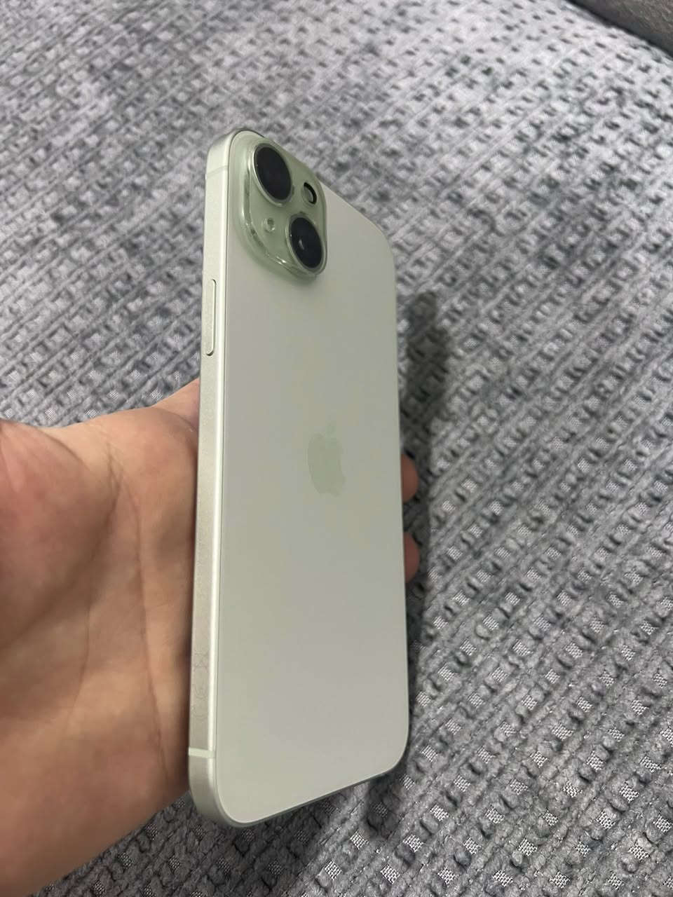 ايفون 15 بلص لون فستقي مميز جهاز جديد بمعنة الكلمه بطاريه 86‎%‎ بلادي لا مصعد ولا مبدل وقطاره بالشحن وانطيه شرط من كل النواحي وشرط برغي ما مبدل بيه جهاز مال بيت ومستحيل اكو بنضافته بالسوك السعر 775 ألف بسعر ال 14 وال 13 ماكس بس لأن محتاج فلوسه 
للأستفسار:***********
