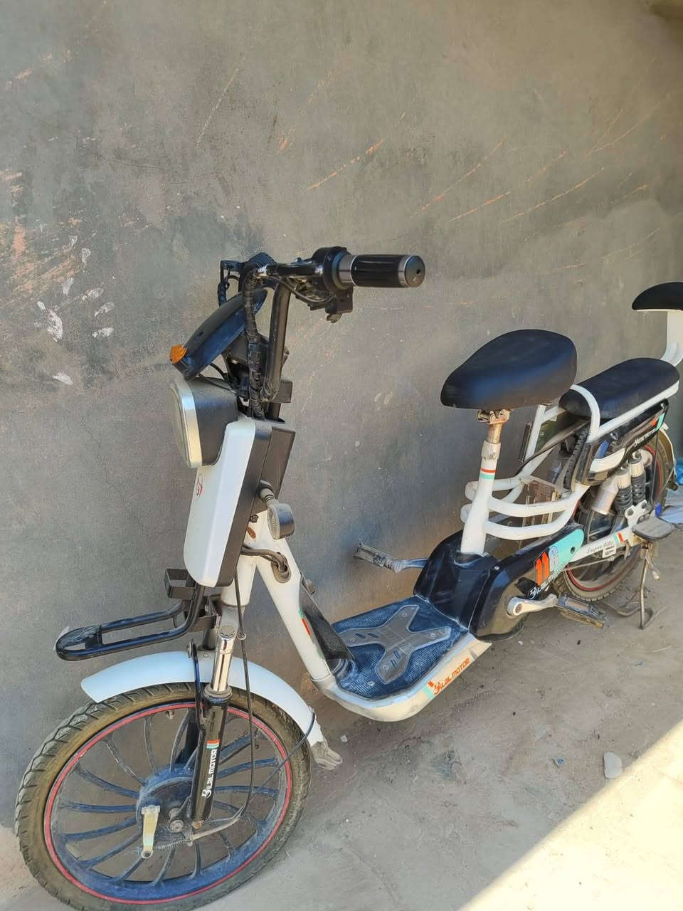 السلام عليكم
بايسكل شحن نقص بطاريات 🔋
للبيع السعر 150
*********** واتساب أو اتصال
