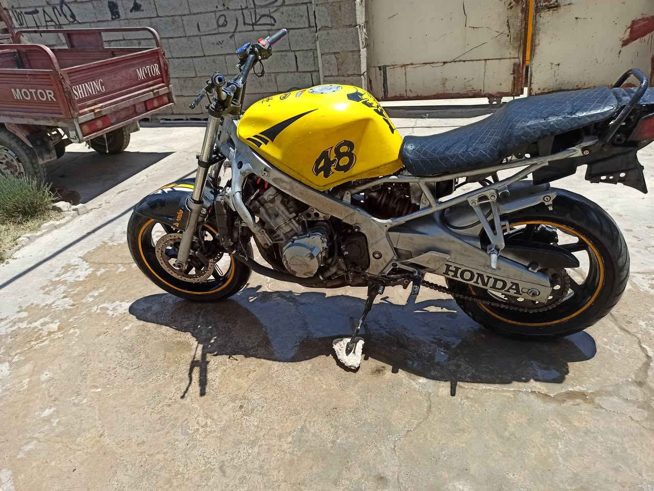 سلام عليكم   f2 للبيع 
   محرك  للبيع  شغاله شرط  نكرة سلف نشاط. فول فقط بيها صوت بل محرك طلع بيها جديد   الدراجه شغاله مابيه اي عيب غير صوت.  

سعر  750بيها مجال للشراي


**إذا كنت صاحب هذا الإعلان وتريد حذفه لأي سبب، رجاءا أرسل رسالة إلى الدعم الفني**