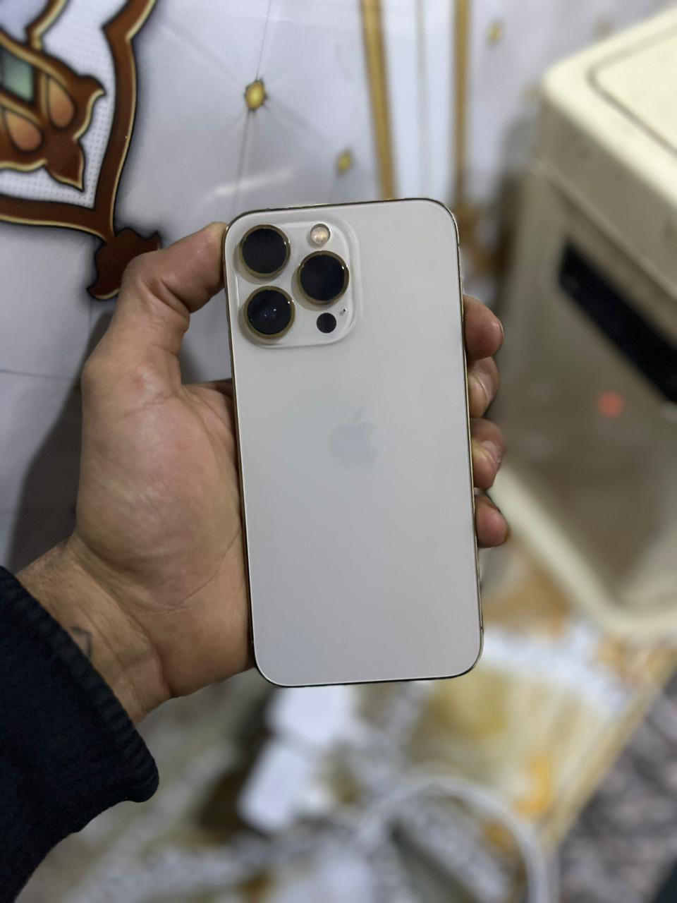 السلام عليكم مبايل 13 برو جهاز نضيف حيل وحيل  ومابي اي عيب مكاني تكريت رقم المبايل ***********
