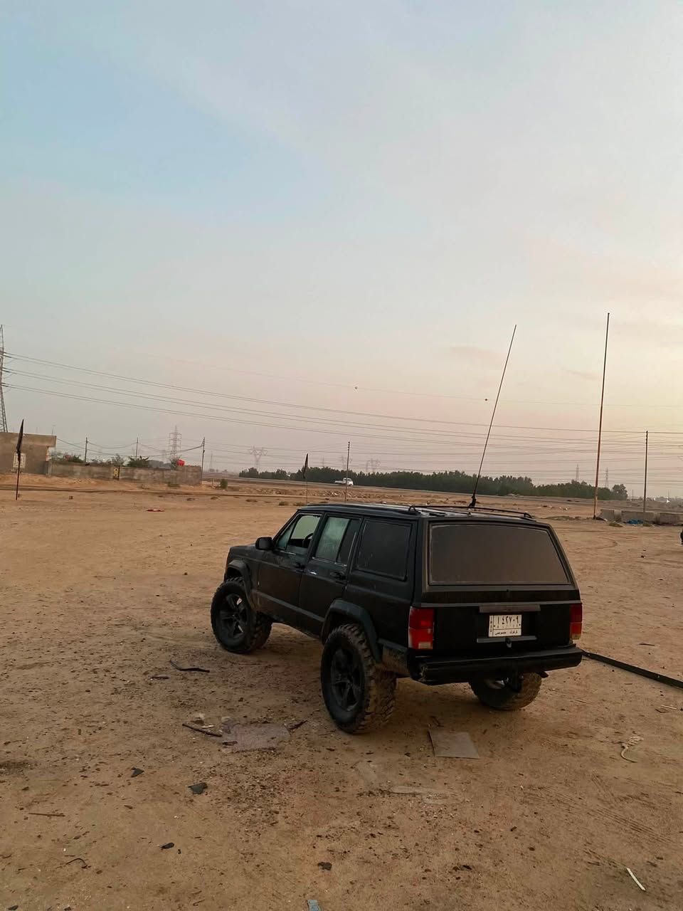 جيب شيروكي 1991
مكينه وكير vvti 3000 فيشتين
شاشه اندرويد

عليقها غرامه 100 الف عليك
حداديه نص عمر
كربائيات الغرفه عوزها ترتيب

32 قفل
مكاني البصره خور الزبير

***********
