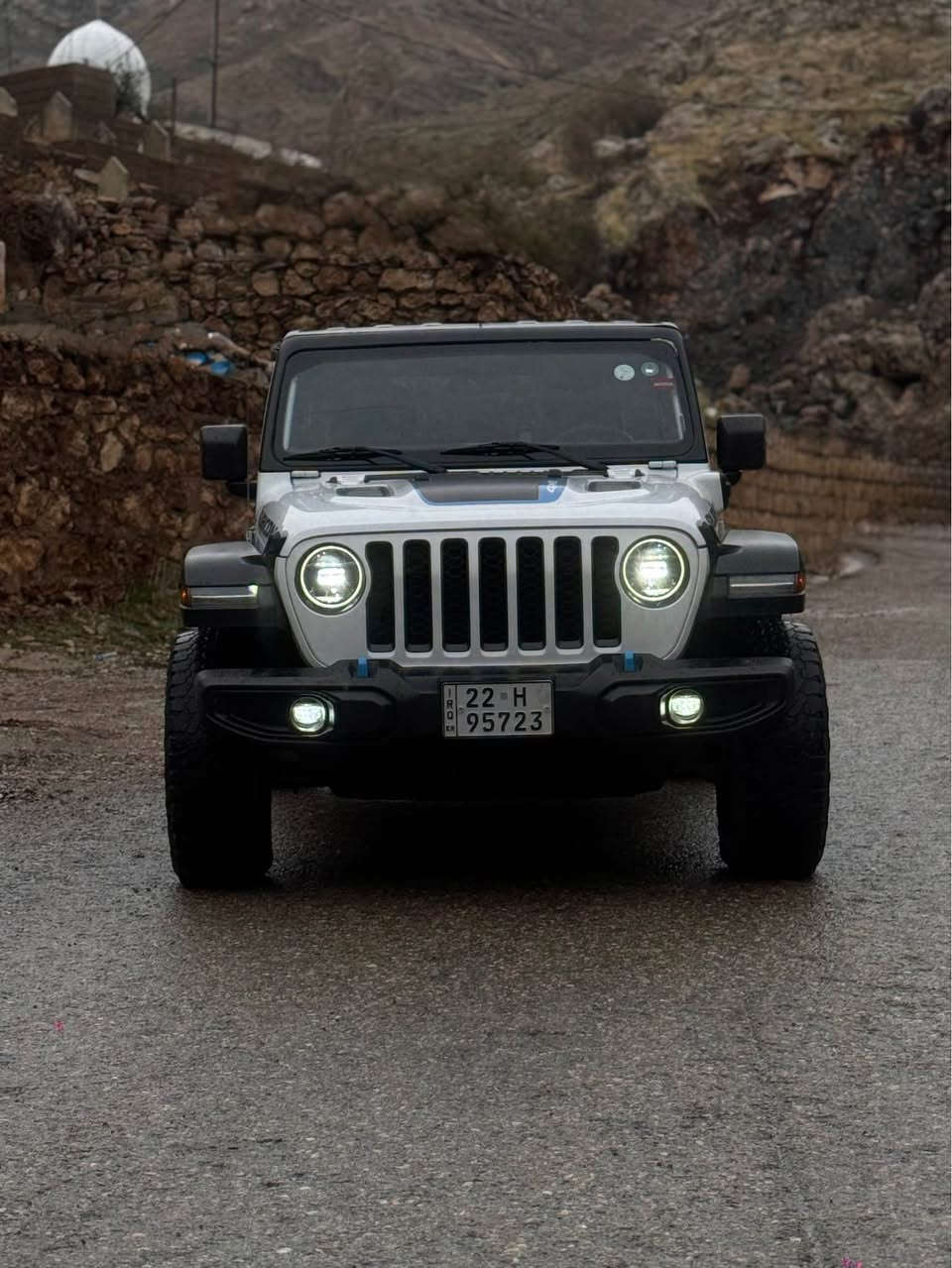 السلام عليكم

جيب رانكلر  ربيكون
2023
هايبرد كهربائي بنزين
فول فول
حادثها جدا خفيف بابين بدون دواخل
بجم كبس مكفله باقي سياره
بدون ايرباك
رقم اربيل بسمي
موصفاته معروفه ربيكون
سعرها 275 كامل بيها مجال
مكان سياره اربيل
معرض نجوم الامارات 
***********
*********** أربيل, العراق
