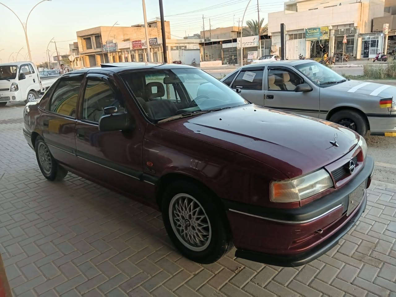 فكترا 92 محدثه 95 محرك 18 وكير  مكفولات وتخم تاير 15  جدد صدر امامي خلفي جديد كهربائيات گيجات كل شغال بيها صبغ جاملغات خلفيه ودوسات للجماليه سلايت كهرباء  ... رقم بغداد حائز ثالث شرط الوكاله الشرعي يمي  ب 28 ورقه وبيها مجال مكانها سامراء ***********
