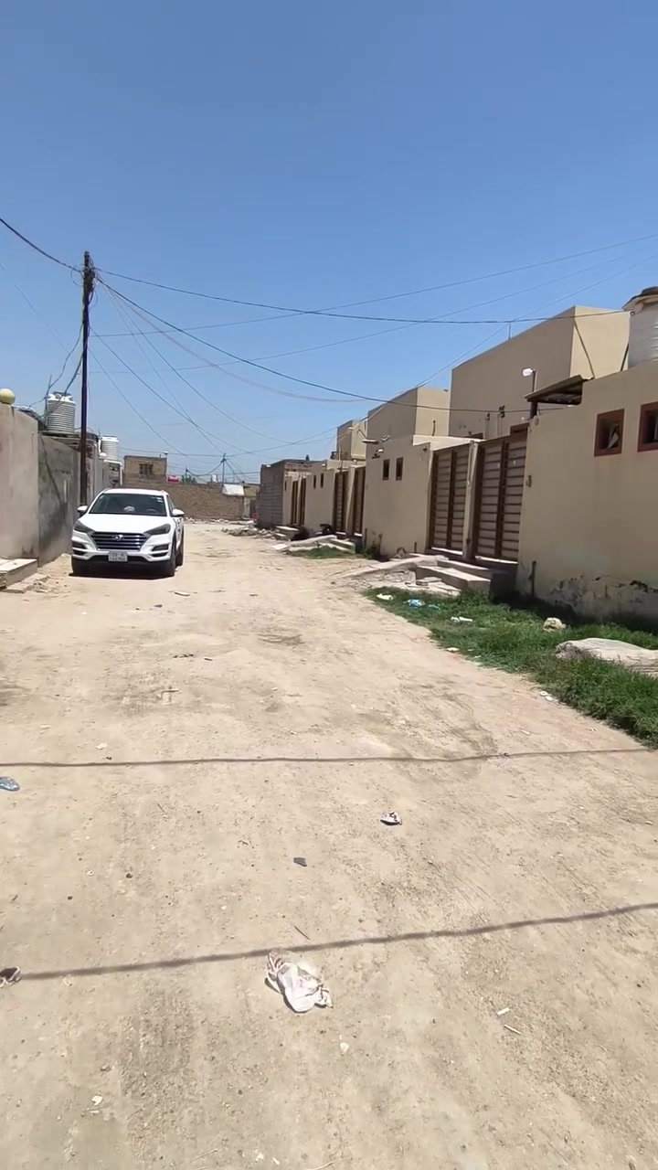 دار للبيع مساحه 160 متر طابو زراعي سند 25 
البناء اساس تجعيب بناء بلوك سقف عكاده 
يحتوي الدار على 
غرفه 6+4 
صاله 6+4
مطبخ 3+2.50
حمام وتواليت
مكشوفه 4+2
ساحه دار واسعه 
الموقع الكوفه البراكيه شارع المطار القديم مقابيل صيدليه صفاء عبد الرضا قرب دور الايتام 
السعر بلاش 22 مليون وبي مجال للتواصل الاتصال على الرقم *********** أو مراسلة الصفحه واتساب متوفر مكتب الياسري للعقار والمقاولات
