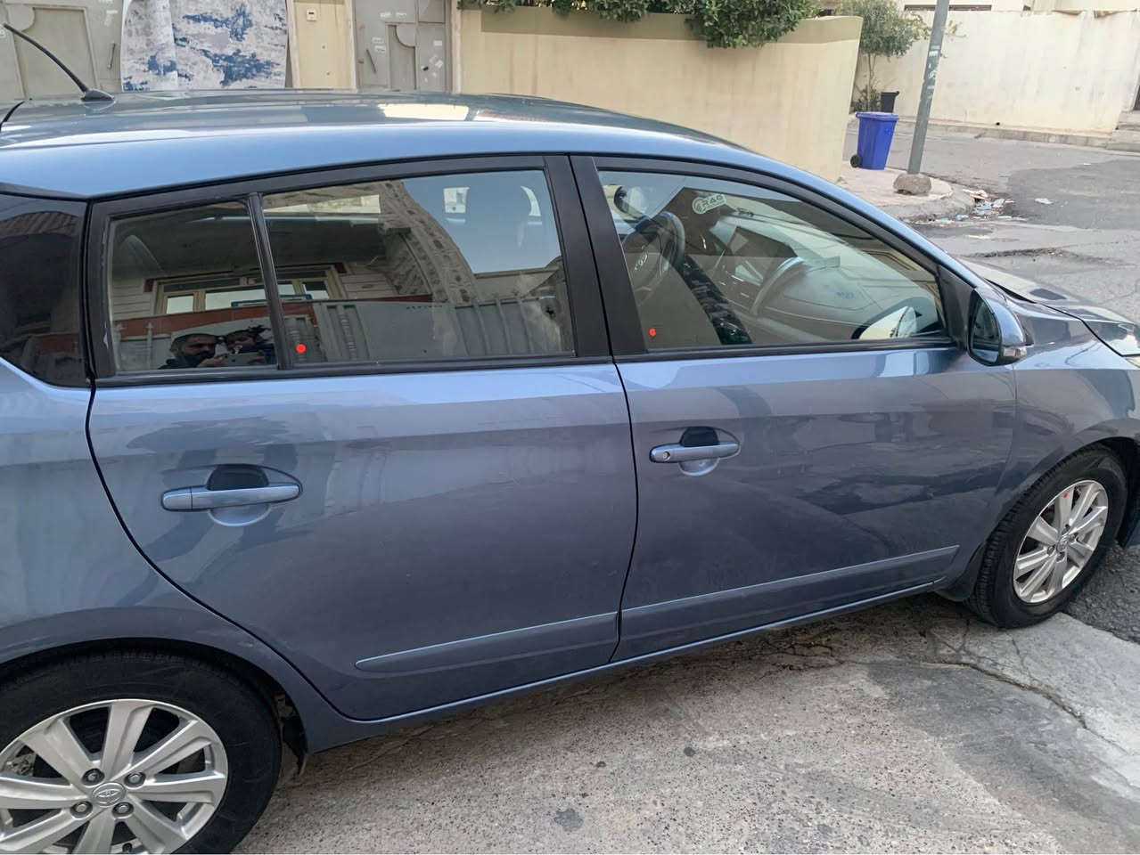 يارس ٢٠١٦ ناو رةش خةليجى بينج بارجةى هةيه  بيشى تةنها سةرة شانسى كرتيه زور نيه   كيرو مكينه و تةبريد بةشةرت  سوكان فوليوم  و ئايبات *********** أربيل, العراق
