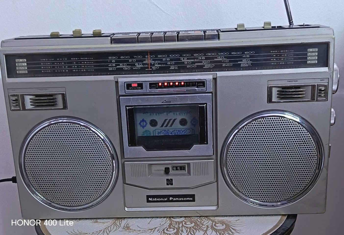 مسجل وراديو ناشيونال ياباني نضيف كلش بدون أف أم شغال وعلى الفحص نقص القبق الخلفي واكو دكمة تشكل موضح بالصور مااعرف مال شنو السعر ٦٥ وبي مجال المكان البياع للاستفسار خاص


**إذا كنت صاحب هذا الإعلان وتريد حذفه لأي سبب، رجاءا أرسل رسالة إلى الدعم الفني**