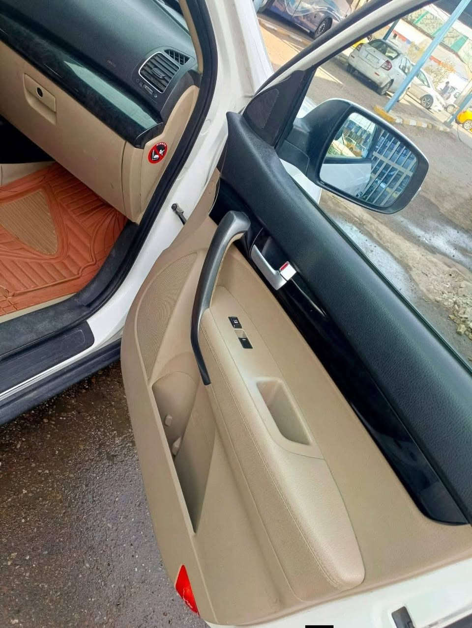 سورنتو موديل 2014 ماشيه 200 الف مكينه 4 سلندر 2400 DOCH مكينه والكير ما مفتوحات كفاله عامه بيها بس شبر بل بنيد سياره 7 راكب كامرات شفط حساسات امامي وخلفي السياره نضيفه شوفت عينكم سعرها 147 وبي مجال بسيط


**إذا كنت صاحب هذا الإعلان وتريد حذفه لأي سبب، رجاءا أرسل رسالة إلى الدعم الفني**