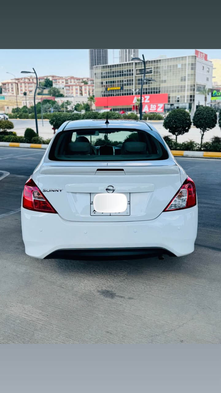 نیسان لاکیشمیبای
سەیارەکە یەک دەستە کامل شتی شەریکەی ماوە 
تەنانەت نایلۆنی کوشنەکانیشی هی شەریکەیە لێنەکراوەتەوە
٢٠٢١
بێبۆیاخ 
تەنها ١٠٠ هەزار ڕۆشتوە
سەیارەکە وەک دەقی شەریکە ماوەتەوە یەک دەستە
گێرو مەکینەو تەبریدو تەقەو رەقە بەشەرت
گاعی شەریکەی رانەخراوەو کەپەکانیشی نەبستراوە
شوین سلێمان
*********** السليمانية, العراق
